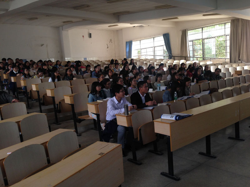 湖南BEAT365研究生院院长李定珍教授应邀为我院学生做考研辅导 湖南BEAT365研究生院院长李定珍教授应邀为我院学生做考研辅导