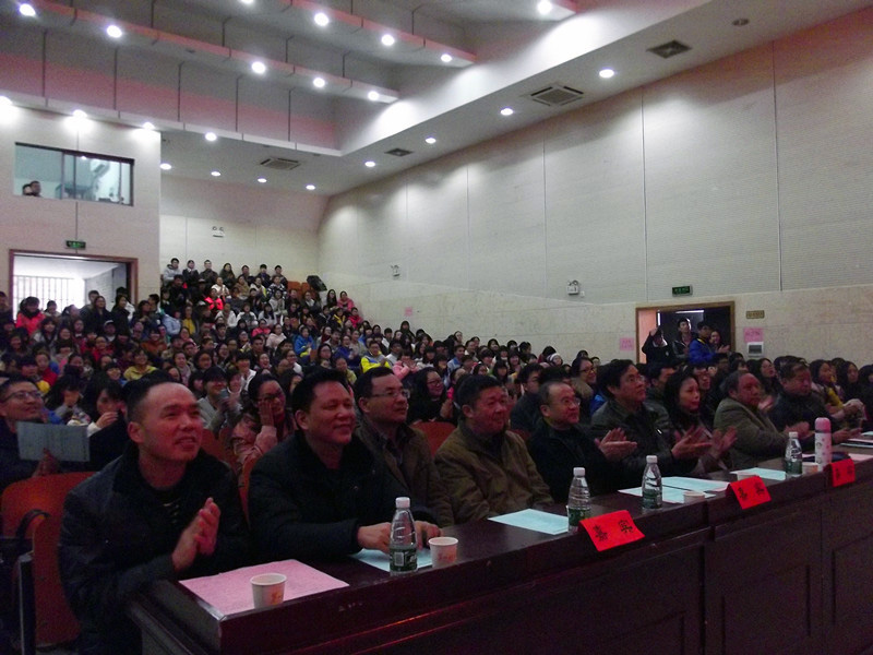 校领导出席第四届“博学雄辩”辩论赛总决赛 校领导出席第四届“博学雄辩”辩论赛总决赛